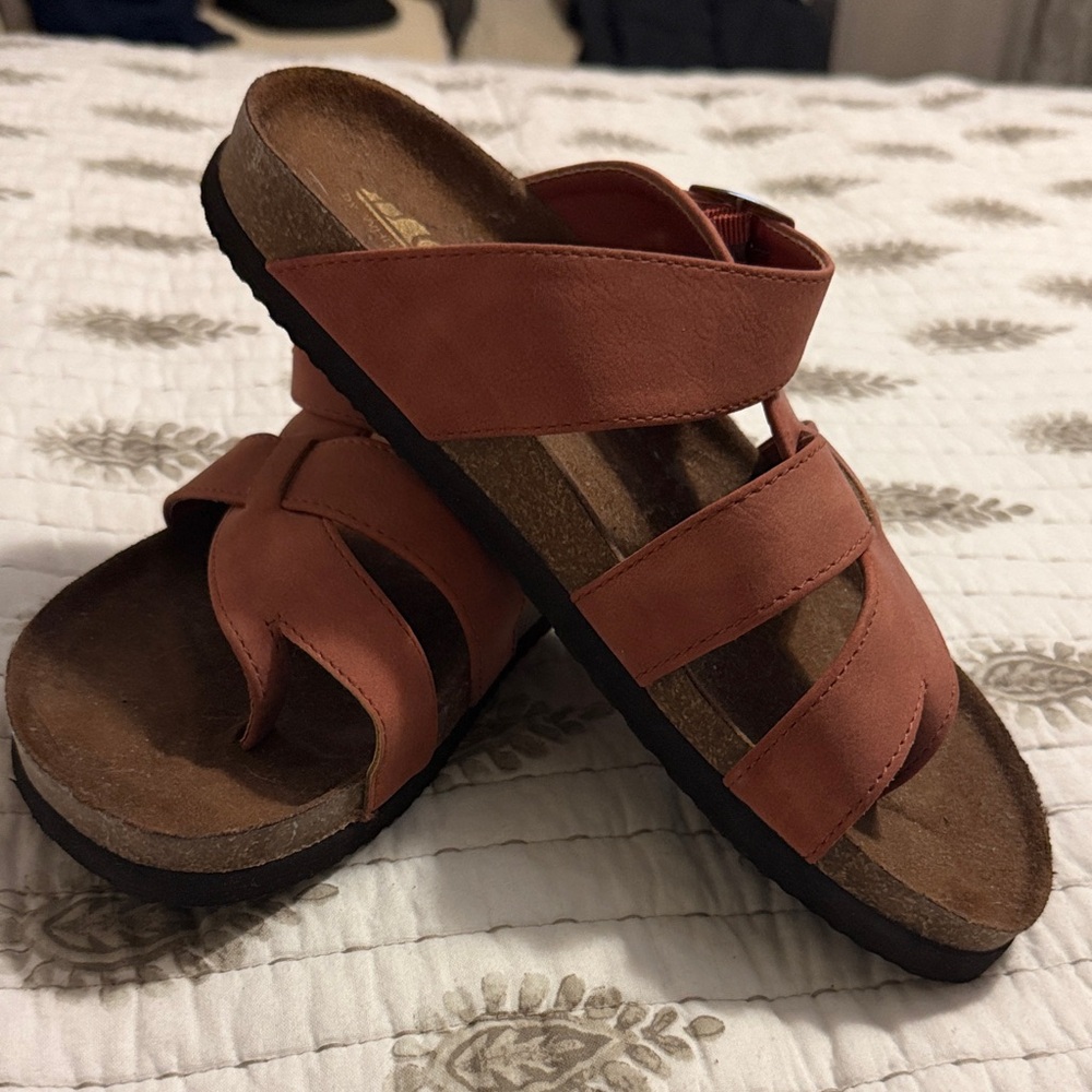 Cliffs by WHITE MOUNTAIN Red Sandals - Picture 3 of 3